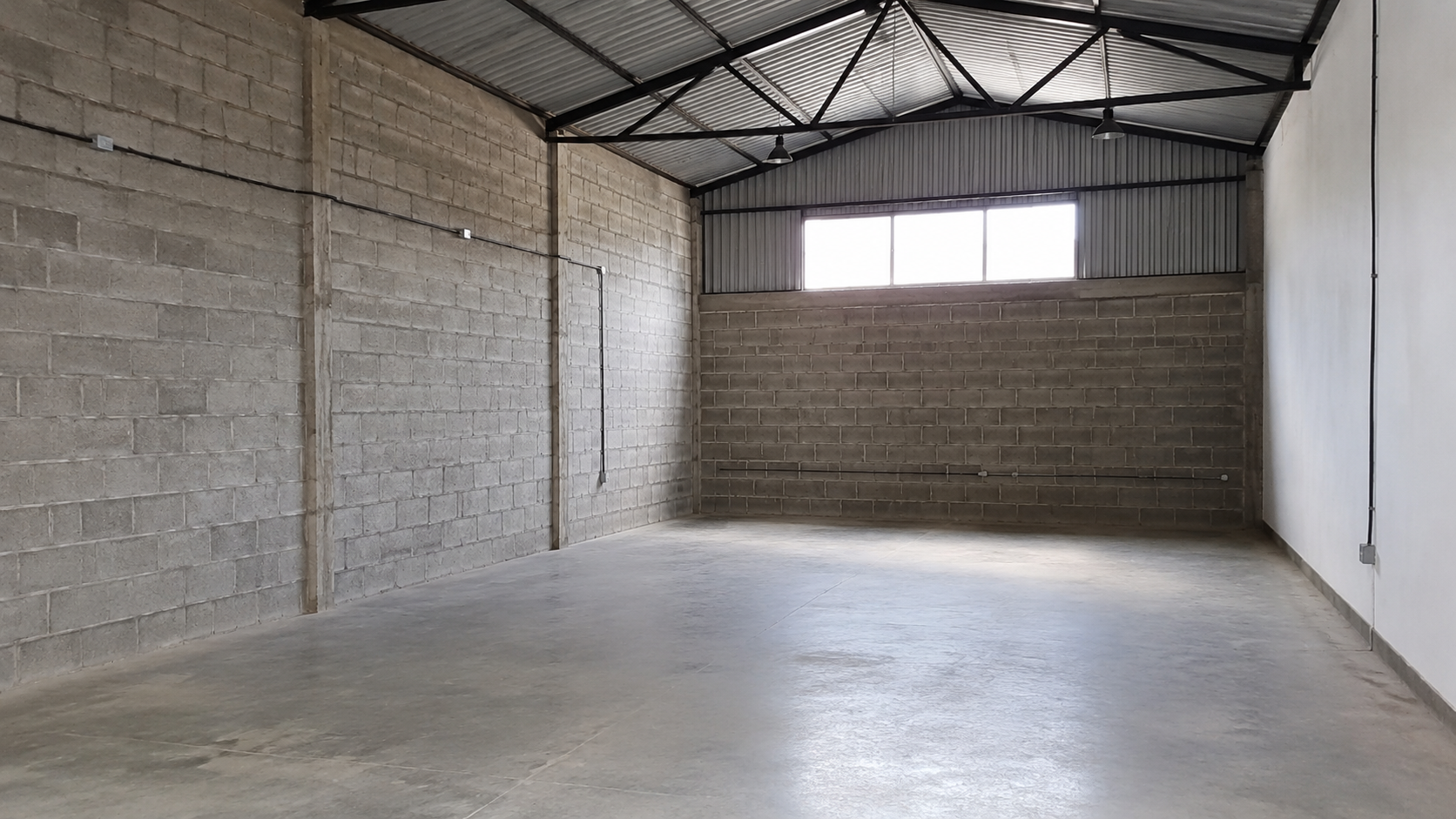 Bodega Pequeña Tipo Galpón en Flores