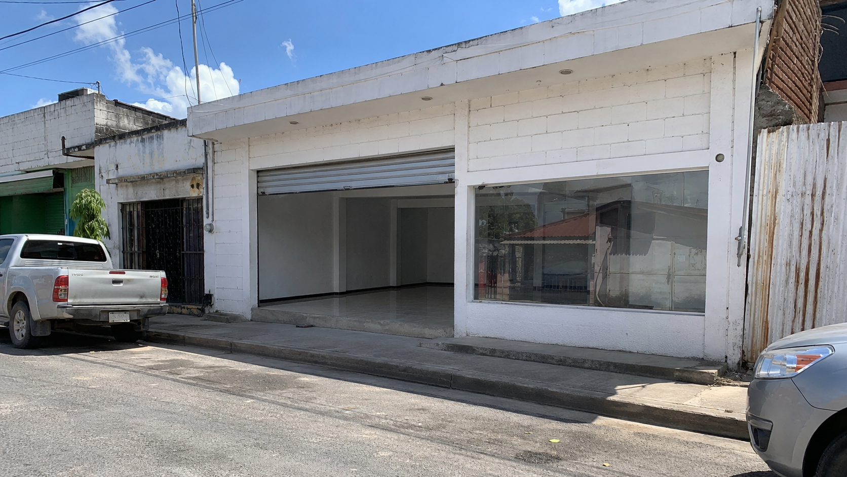 Local Comercial Calle Principal Santa Elena